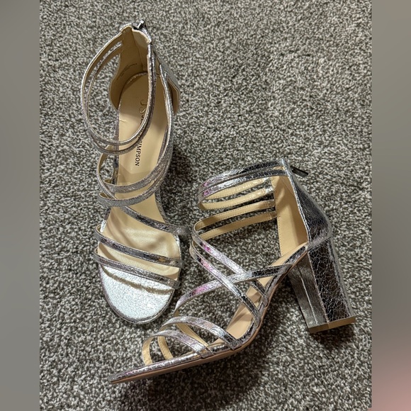 Jessica Simpson Womens 9M Metallic Silver Strappy Heeled Sandals W/Zip NIB - Picture 3 of 5